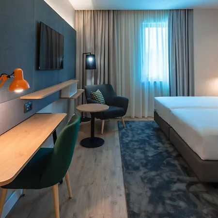 By Ihg Отель *