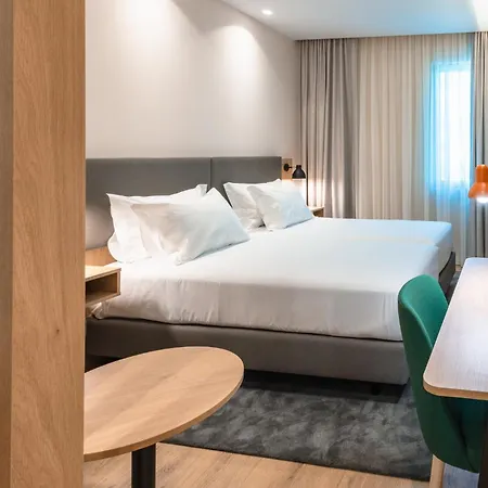 By Ihg Брага