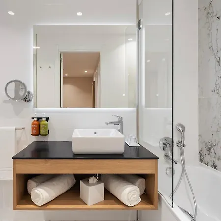 Hotel By Ihg