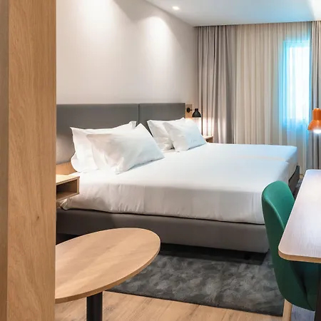 Hotel By Ihg 4*