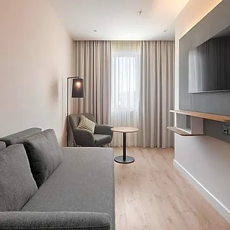 Hotel By Ihg 4*