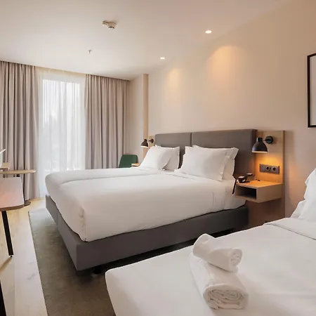 By Ihg