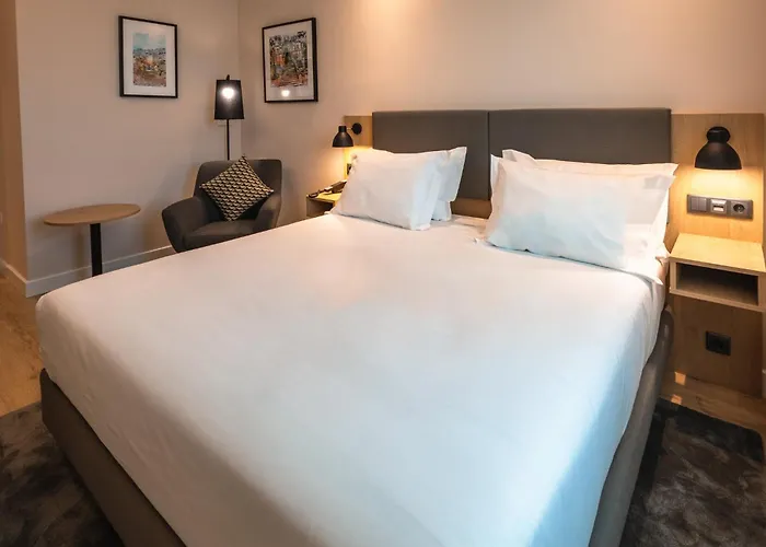 By Ihg Ξενοδοχείο