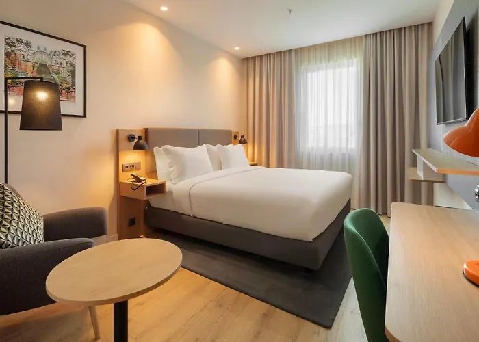 By Ihg Ξενοδοχείο