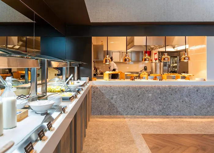 By Ihg Ξενοδοχείο