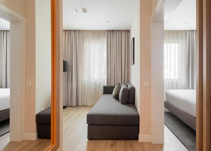 By Ihg Ξενοδοχείο